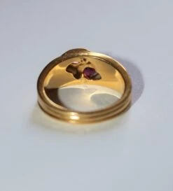 Bague MAUBOUSSIN "Nadia", En Or Jaune, Rubis Et Nacre 14 Bague MAUBOUSSIN "Nadia", En Or Jaune, Rubis Et Nacre -Castafiore Boutique mauboussin bague nadia rubis nacre 878456