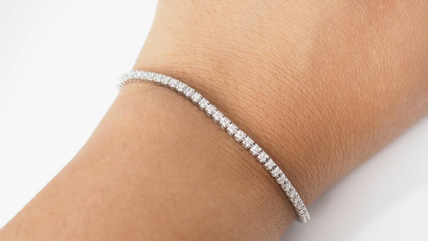 Bracelet Rivière En Or Blanc Et Diamants 1ct 9 Bracelet Rivière En Or Blanc Et Diamants 1ct – Image 9