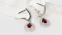 Boucles D'oreilles En Or Blanc, Rubis Poire Et Diamants -Castafiore Boutique mc HC11uYgTq