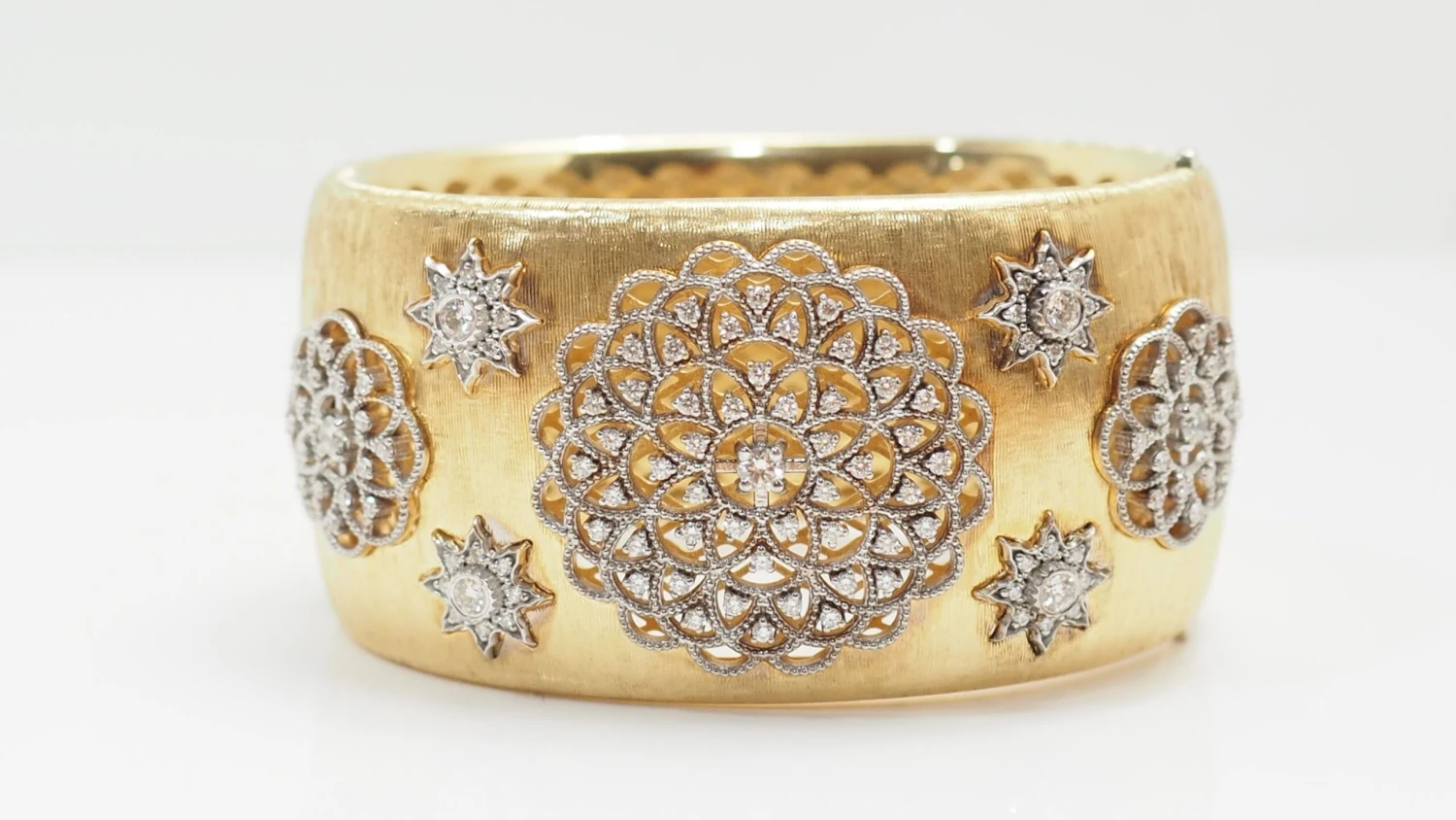 Bracelet Manchette Or Bicolore Et Diamants 1 Bracelet Manchette Or Bicolore Et Diamants