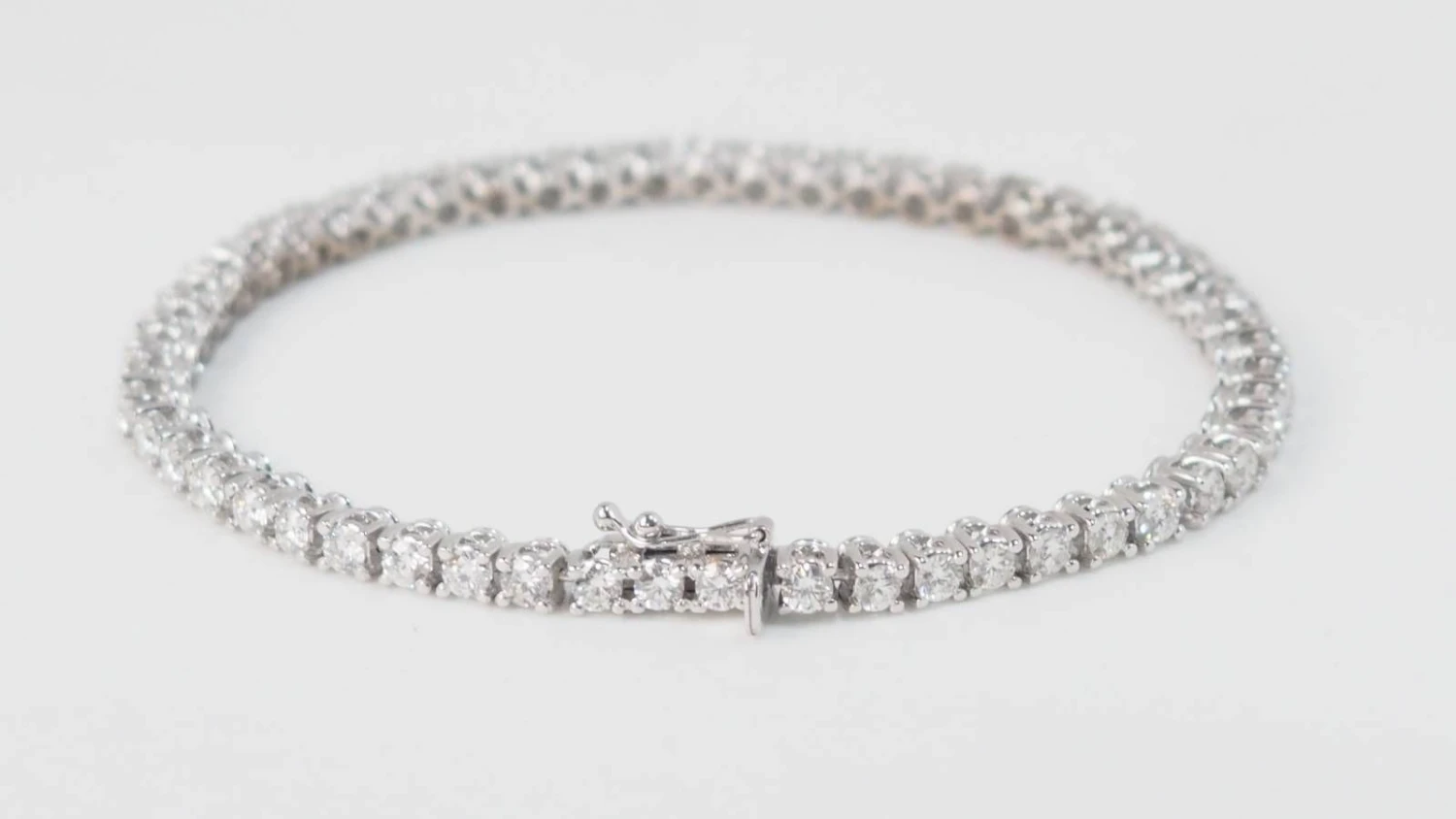 Bracelet Rivière En Or Blanc Et Diamants 3,20cts 4 Bracelet Rivière En Or Blanc Et Diamants 3,20cts – Image 4