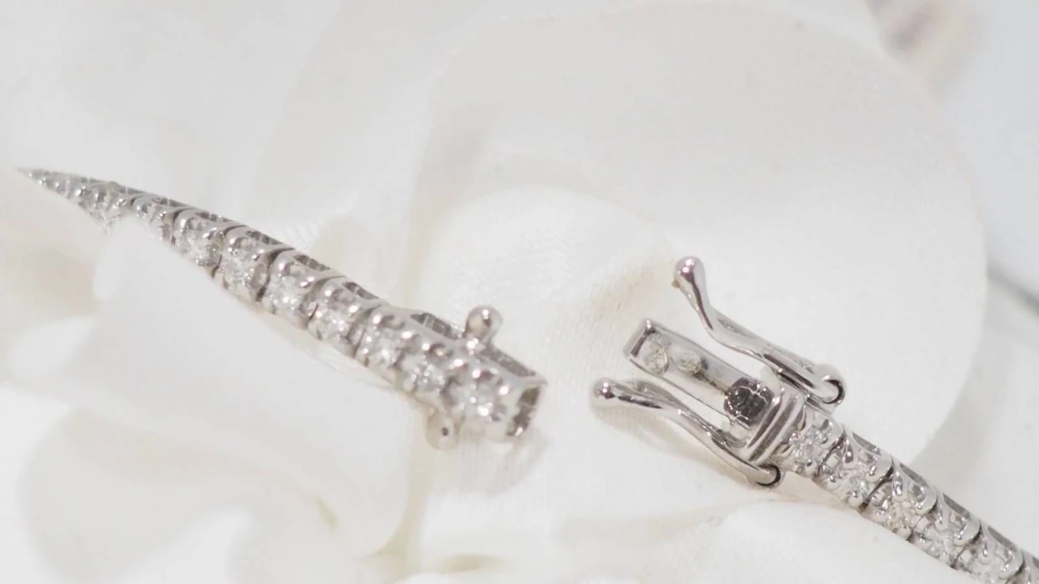 Bracelet Rivière En Or Blanc Et Diamants 1ct 4 Bracelet Rivière En Or Blanc Et Diamants 1ct – Image 4