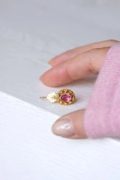 Boucle D'oreille En Or Jaune Et Pierre Rose -Castafiore Boutique mono boucle doreille or jaune et pierre rose 956290