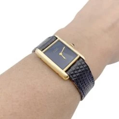 Miller Montre CARTIER "Tank Must" Argent Plaqué Or, Cadran Laqué Bleu. 13 Miller Montre CARTIER "Tank Must" Argent Plaqué Or, Cadran Laqué Bleu. -Castafiore Boutique montre cartier tank must argent plaque or cadran laque bleu 388202