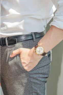 Montre LIP "Genève" En Or Jaune Et Cuir -Castafiore Boutique montre lip geneve en or jaune et cuir 325876