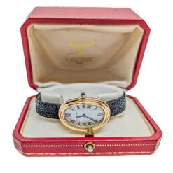 Montre Mécanique CARTIER "Baignoire" En Or Jaune, Cuir Et Saphir -Castafiore Boutique montre mecanique cartier baignoire en or jaune cuir et saphir 306831