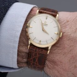 Montre OMEGA Automatique -Castafiore Boutique montre omega vintage ref 28882864 3 automatique calibre 501 35 mm lamine 20 microns 1961 398107