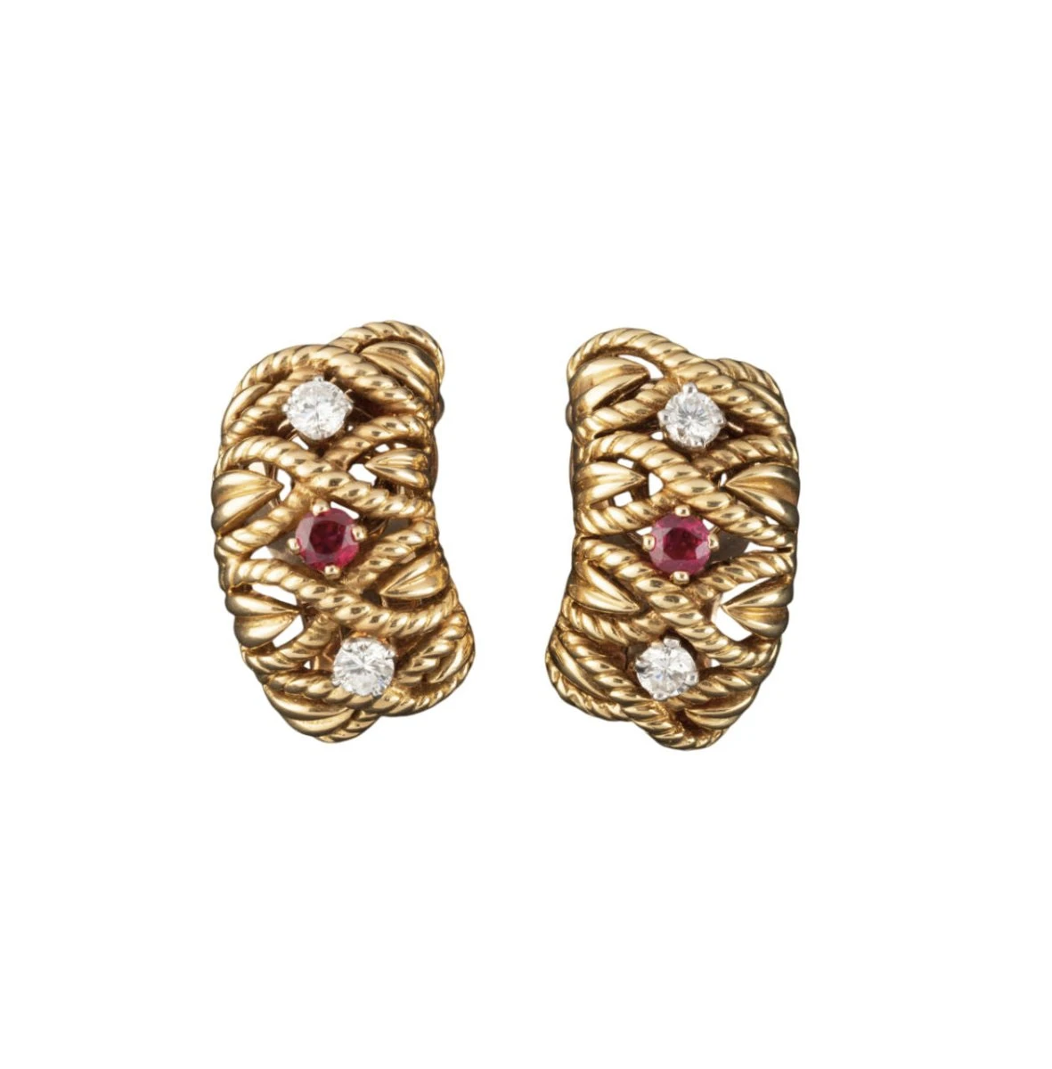 Paire De Clip D'oreille ANDRE VASSORT X VAN CLEEF & ARPELS En Or Jaune, Rubis Et Diamants 1 Paire De Clip D'oreille ANDRE VASSORT X VAN CLEEF & ARPELS En Or Jaune, Rubis Et Diamants