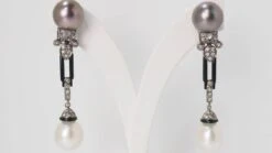 Paire De Pendants D'oreilles En Or Blanc Diamants Cognacs Et Perles -Castafiore Boutique paire de pendants doreilles en or blanc diamants cognacs et perles 635541