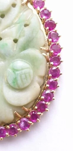 Pendentif En Or Jaune, Jade Et Rubis -Castafiore Boutique pendentif en or jaune jade et rubis 379376