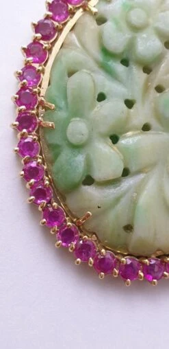 Pendentif En Or Jaune, Jade Et Rubis -Castafiore Boutique pendentif en or jaune jade et rubis 724050