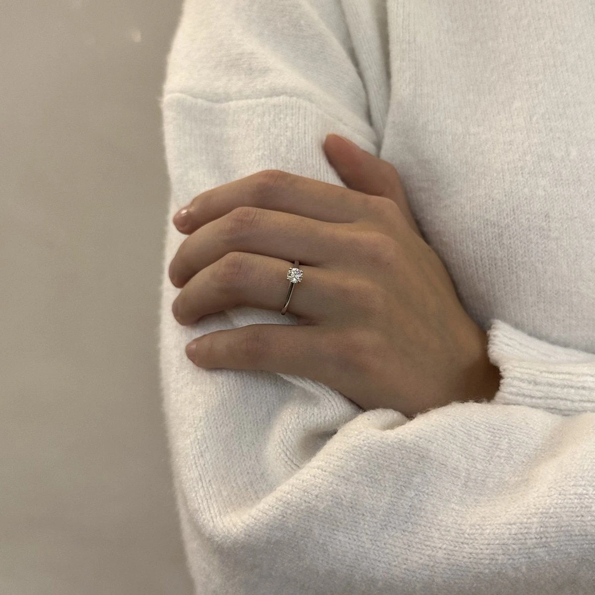 Bague Solitaire DE BEERS "DB Classic" En Platine Et Diamant 2 Bague Solitaire DE BEERS "DB Classic" En Platine Et Diamant – Image 2